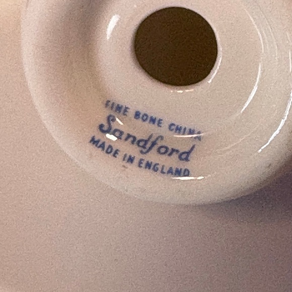 Sandford Fine Bone China Poinsettia Egg Shaped Salt & Pepper Shakers England - Picture 4 of 6